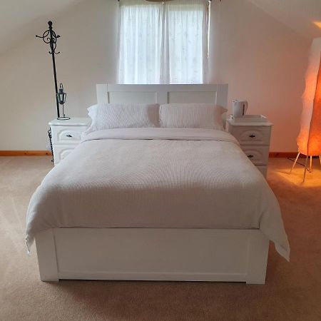 Urkers' Guest Accommodation Crossmaglen エクステリア 写真