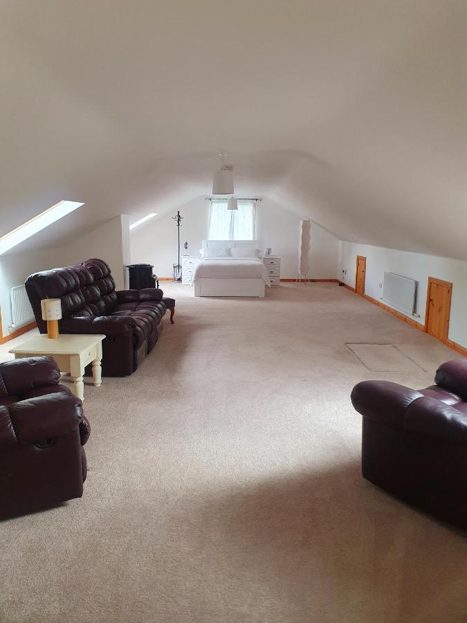 Urkers' Guest Accommodation Crossmaglen エクステリア 写真