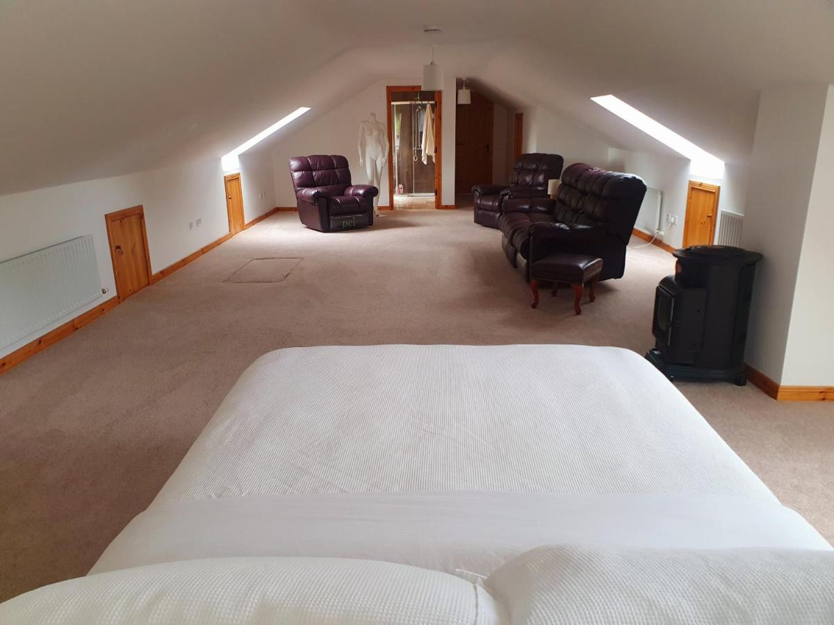 Urkers' Guest Accommodation Crossmaglen エクステリア 写真