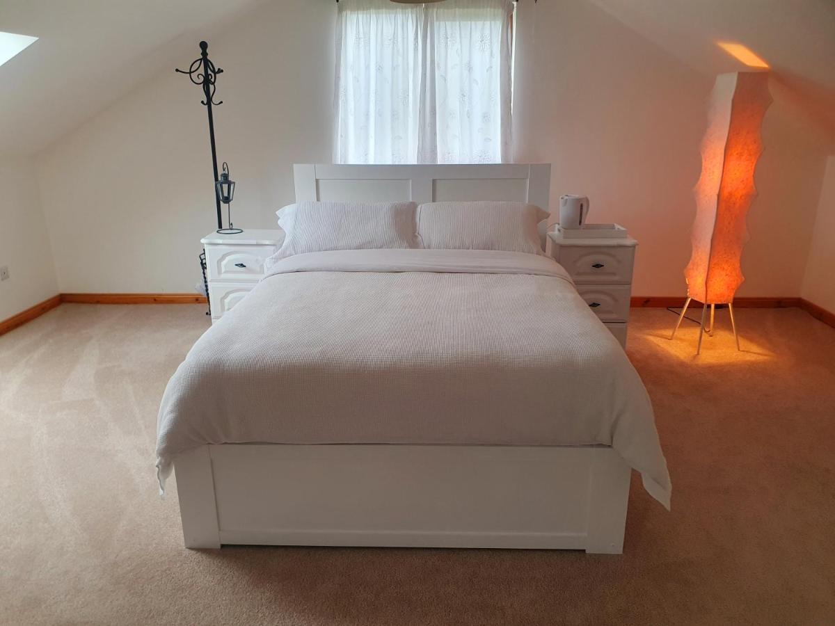 Urkers' Guest Accommodation Crossmaglen エクステリア 写真
