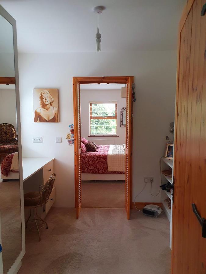 Urkers' Guest Accommodation Crossmaglen エクステリア 写真
