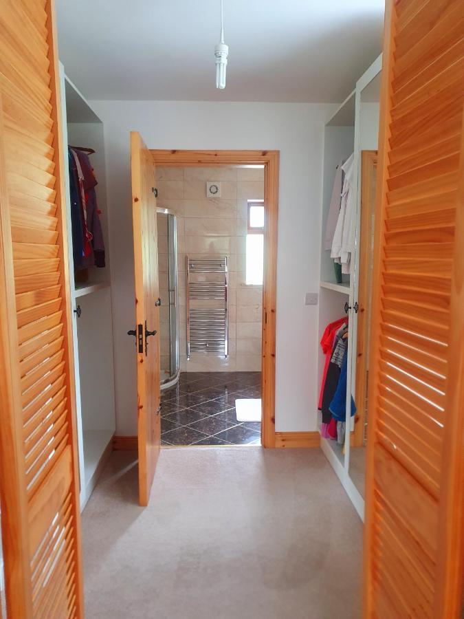 Urkers' Guest Accommodation Crossmaglen エクステリア 写真